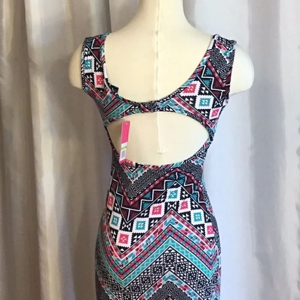 Aztec pattern maxi dress open back in medium - Picture 10 of 15